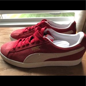 Red Pumas